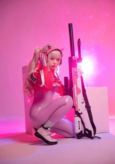 女子抱娃走进兵马俑坑当地回应