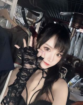 小恩雅吐牛奶舞蹈